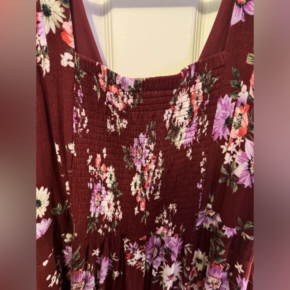 Beautiful Floral Torrid Dress Size 4 w/Double Slits 🥰 - Picture 4 of 8